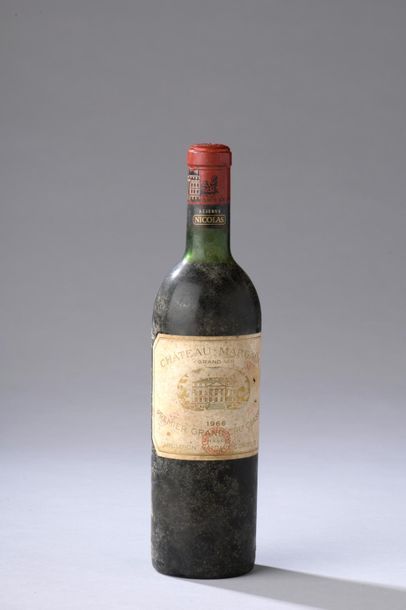 null 1 bouteille CH. MARGAUX, 1° cru Margaux 1966 (tachée, TLB) 