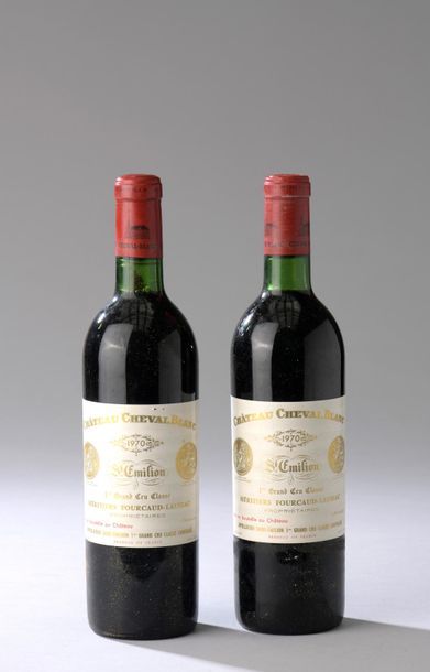 null 2 bouteilles CH. CHEVAL-BLANC, 1° Grand Cru St-Emilion 1970 (fanées, J) 