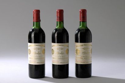 null 3 bouteilles CH. CHEVAL-BLANC, 1° Grand Cru St-Emilion 1970 (fanées, 2 LB, 1...