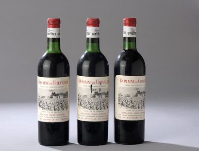null 3 bouteilles DOMAINE DE CHEVALIER, Pessac-Léognan 1971 (LB) 