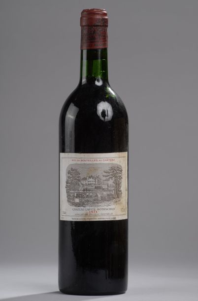 null 1 bouteille CH. LAFITE-ROTHSCHILD, 1° cru Pauillac 1973 (tachée par humidité)...