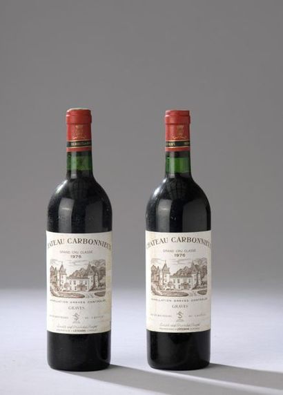 null 2 bouteilles CH. CARBONNIEUX, Pessac-Léognan 1976 