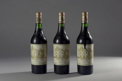 null 3 bouteilles CH. HAUT-BRION, 1° cru Pessac-Léognan 1981 (tachées, 1 ea) 