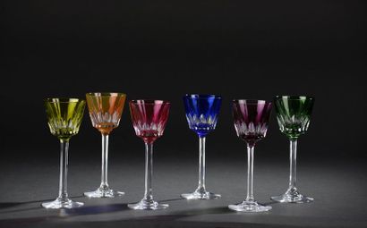 null BACCARAT.

Suite de six verres à vin modèle "Lavandou" en cristal taillé de...