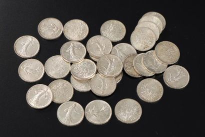 null Trente pièces en argent de cinq francs La Semeuse : dix-sept 1960, deux 1961,...