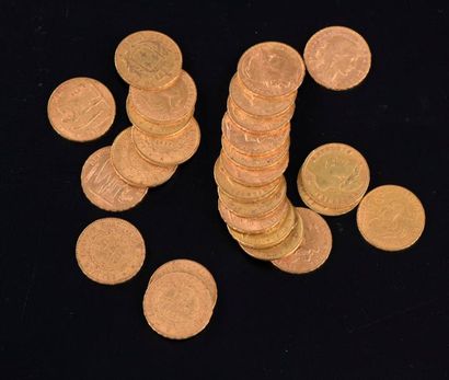 null Vingt-six pièces en or de vingt francs : trois Napoléon Empereur 1812 ; quatre...