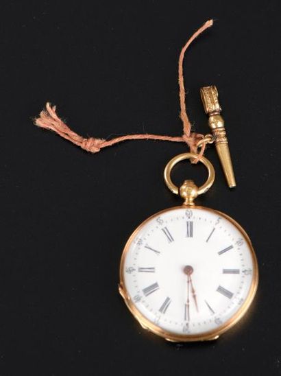 null Montre de col en or jaune 18K, le fond guilloché à monogramme émaillé, le cadran...