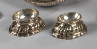 Deux SALERONS de table ovales en argent,...