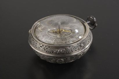 null Montre de poche à double boîtiers en argent repoussé, ajouré et ciselé d'oiseaux,...