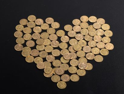 null Ensemble de quatre-vingt-neuf pièces d'or comprenant :
- une pièce de 20 francs...