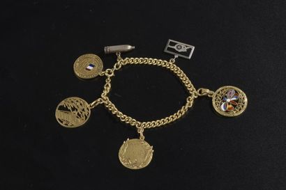 null Bracelet gourmette en or 18k retenant quatre médailles commémoratives de la...