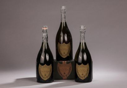 null 3 bouteilles CHAMPAGNE "Dom Pérignon", Moët Chandon 1971 (coffrets d'origine,...