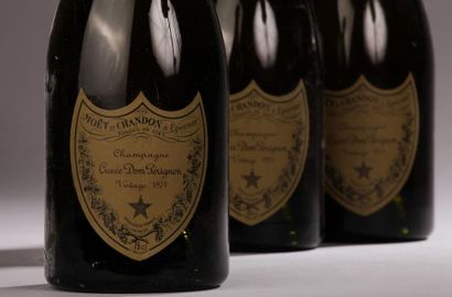 null 3 bouteilles CHAMPAGNE "Dom Pérignon", Moët Chandon 1971 (coffrets d'origine,...
