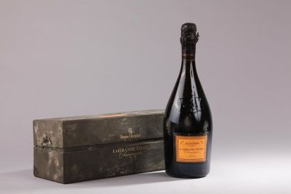null 1 bouteille CHAMPAGNE "La Grande Champagne", Veuve Clicquot 1989 (coffret abîmé,...