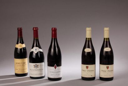 null Ensemble de 5 bouteilles :
- 1 bouteille BEAUNE "1° cru", Château de Meursault...