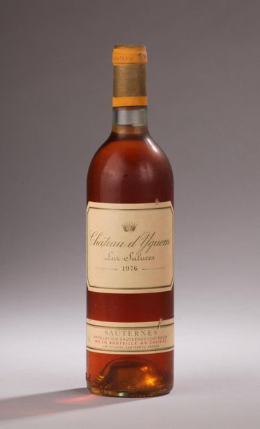 null 1 bouteille Château D'YQUEM, 1° cru supérieur Sauternes 1976 (es, accroc à la...