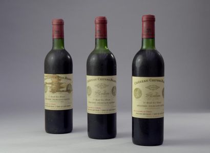 null 3 bouteilles Château CHEVAL-BLANC, 1° Grand Cru St-Emilion 1972 (es, 2 TLB,...