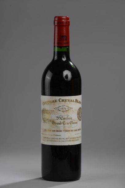 null 1 bouteille Château CHEVAL-BLANC, 1° Grand Cru St-Emilion 1976 (ett) 