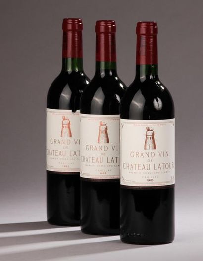 null 3 bouteilles Château LATOUR, 1° cru Pauillac 1983 (1 etlt, 1 ela) 