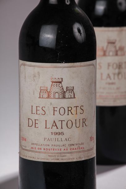 null 2 bouteilles LES FORTS DE LATOUR, Pauillac 1995 (elt) 