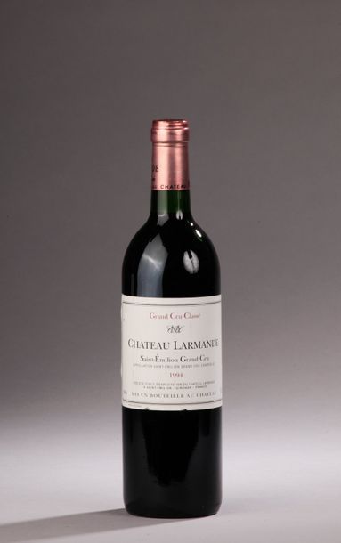 null Ensemble de 4 bouteilles :
- 1 bouteille Château PAVIE-DÉCESSE, Grand Cru St-Emilion...