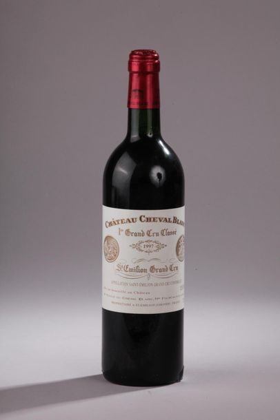 null 1 bouteille Château CHEVAL-BLANC, 1° Grand Cru St-Emilion 1997 (bouchon légèrement...