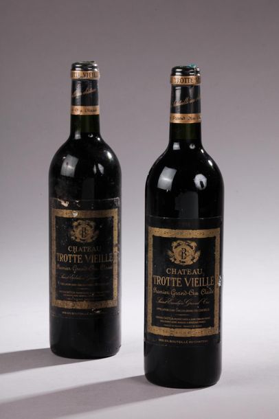 null 2 bouteilles Château TROTTEVIEILLE, 1er Grand Cru St-Emilion 1998 (ela) 