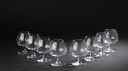 null BACCARAT
Suite de huit verres à cognac en cristal modèle "Perfection" (une égrenure).
Signée...