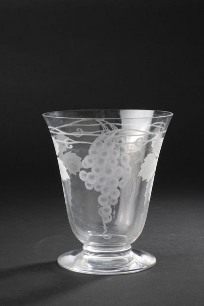 null LALIQUE FRANCE
Vase modèle "Garance" en cristal pressé-moulé en partie satiné.
D'après...