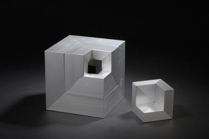 null Cube cinétique en aluminium brossé modulable en six éléments (restauration).
Vers...