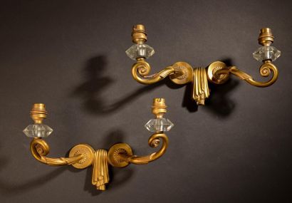 null Jules LELEU (1883-1961).
Paire d'appliques en bronze doré à deux bras de lumière...