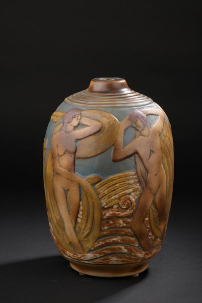 null Gaston VENTRILLON (1897-1982), GRÈS MOUGIN à Nancy.
Vase ovoïde en grès émaillé...