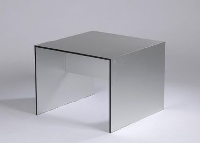 null Antonio CITTERIO (né en 1950) pour les éditions BB Italia.
Table basse en aluminium...