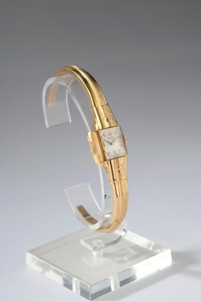 null IMPERIOS.

Montre bracelet semi-rigide de femme en or jaune 18k, le cadran à...