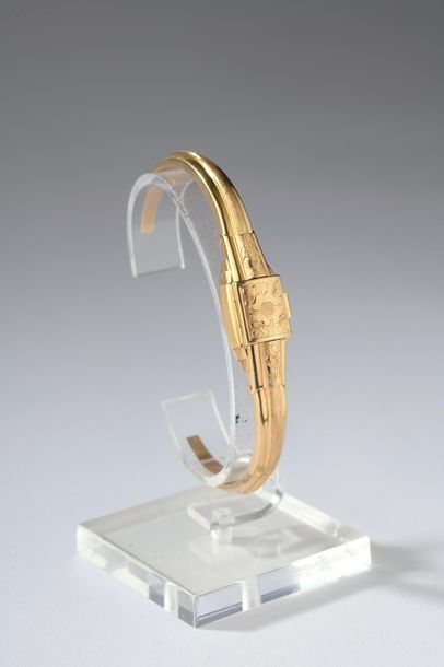 null IMPERIOS.

Montre bracelet semi-rigide de femme en or jaune 18k, le cadran à...