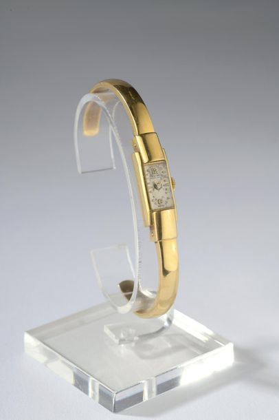 null Ernest BOREL.

Montre bracelet semi-rigide de dame en or jaune 18k, cadran rectangulaire...