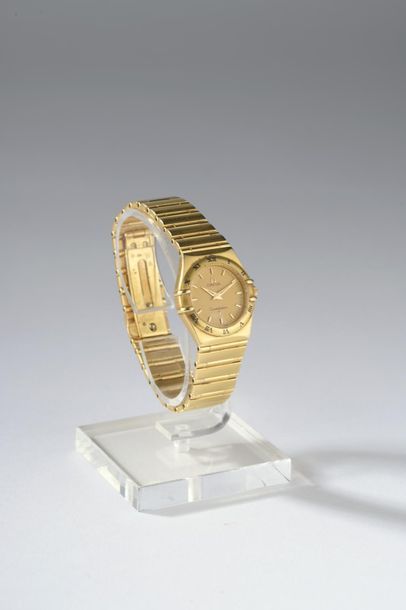 null OMEGA.

Montre bracelet de dame modèle "Constellation" en or jaune 18k, la montre...