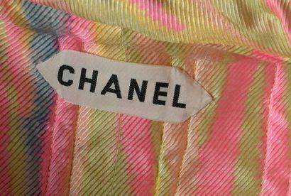 null CHANEL

Tailleur robe, la veste en tweed de laine crème et chiné multicolore,...