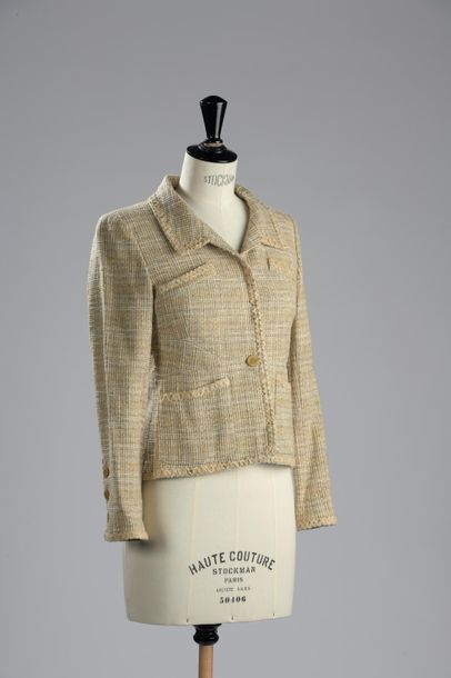 null CHANEL

Veste en tweed de laine beige chiné, petit col, simple boutonnage, quatre...