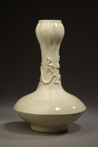 null CHINE - Epoque MING (1368-1644).

Vase de forme suantouping en grès émaillé...