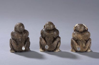 null JAPON, début du XXe siècle.
Trois singes de la sagesse signés.
Ivoire (elephantidae...