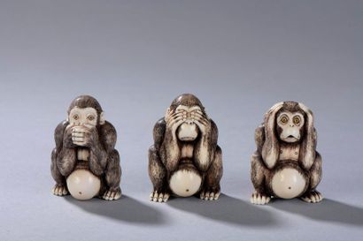 null JAPON, début du XXe siècle.
Trois singes de la sagesse signés.
Ivoire (elephantidae...