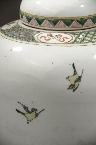 null CHINE - Époque KANGXI (1662-1722).

Pot à gingembre en porcelaine à décor des...
