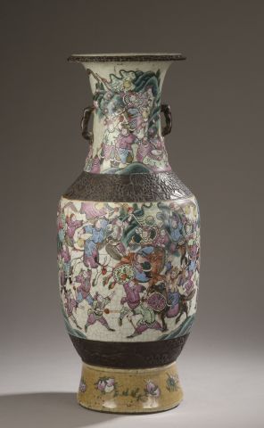 null NANKIN - Fin du XIXe ou début du XXe siècle.

Grand vase balustre en porcelaine...