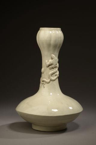 CHINE - Epoque MING (1368-1644).

Vase de...