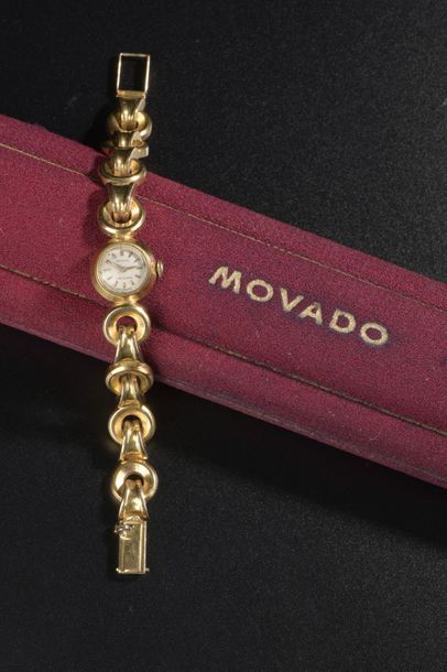 null MOVADO
Montre bracelet de dame en or jaune 18k, le boîtier rond, le cadran à...