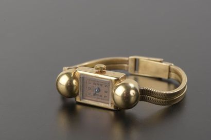null ARCOL GENÈVE
Montre bracelet de dame en or jaune 18k, le boîtier rectangulaire,...