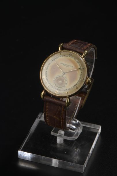 null VACHERON CONSTANTIN
Montre bracelet d'homme, le boîtier rond en or 18k, le cadran...