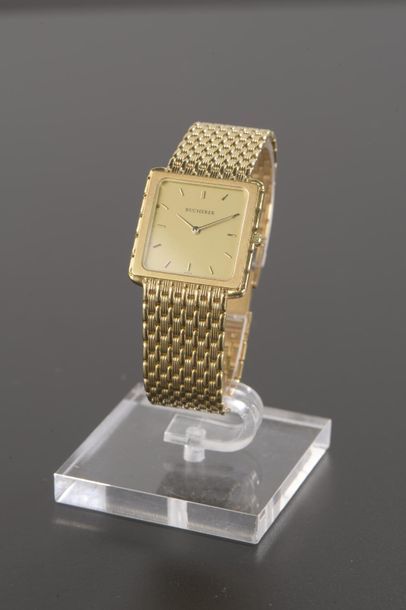 null BUCHERER
Montre bracelet en or jaune 18k, la montre de forme carrée, cadran...