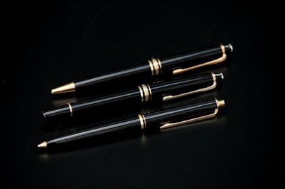 null MONTBLANC
Ensemble comprenant un stylo bille, et un petit stylo plume modèle...